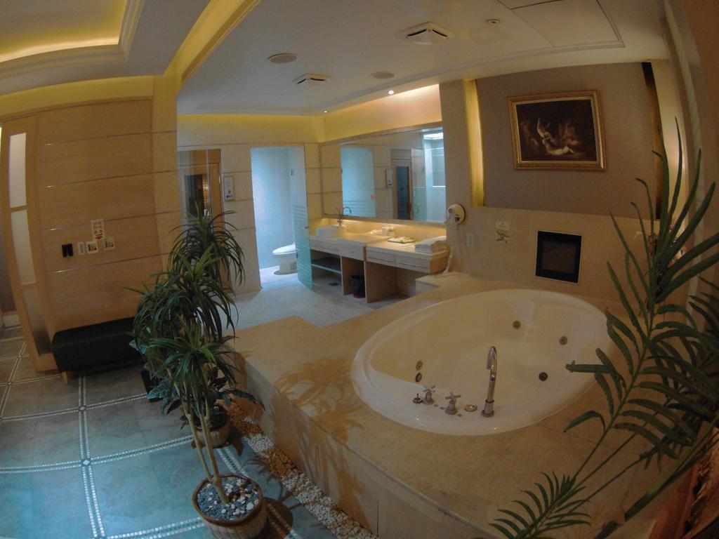 Changsing Business Motel Tainan Exterior foto